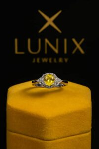 انگشتر-نگین-زرد-زنانه