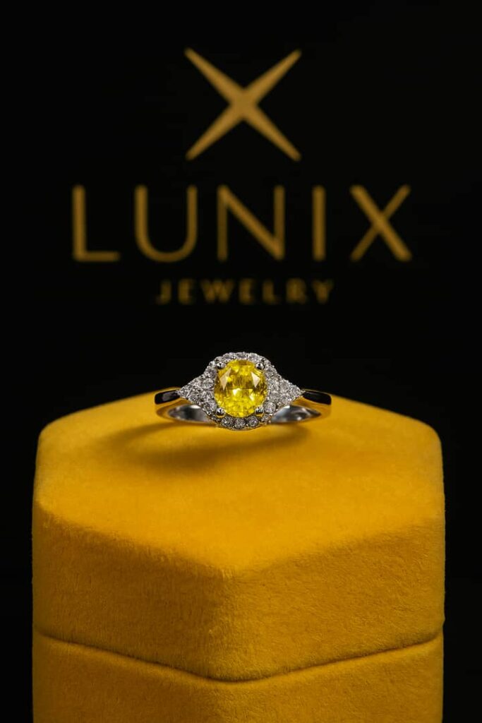 انگشتر-نگین-زرد-زنانه